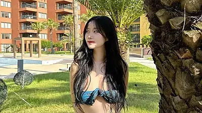 리조트를 즐기는 비키니 처자